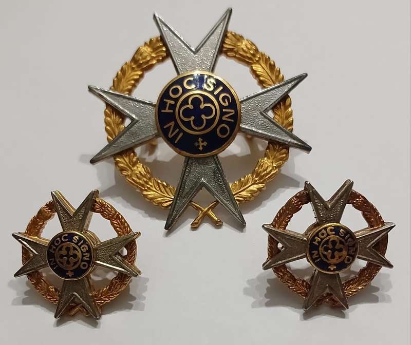 Chaplains Bi-Metal Cap Badge Dinnes 545 Loop Type & Pair Collar Badges