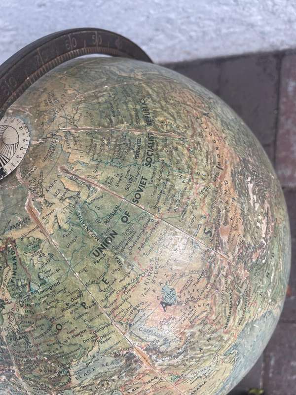 Rare Vintage Globe on Cast Iron Feet ( 50 cm )