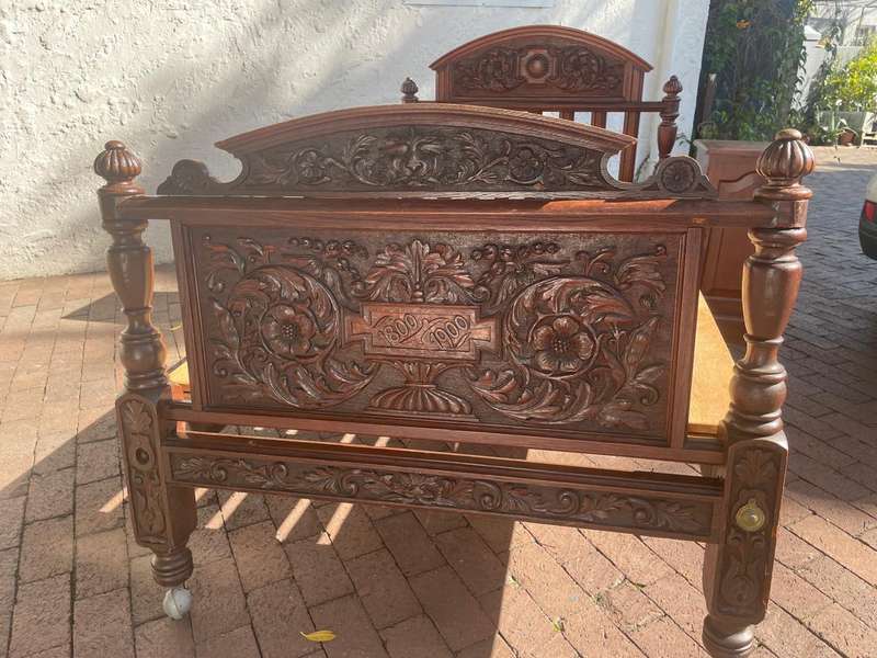 Beautiful Mahogany Bed circa 1900 ( 204 x 119 x 115 cm )