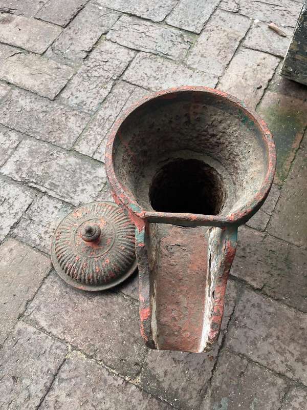 Rare Cast Iron Well Top  ( 30 x 25 cm )