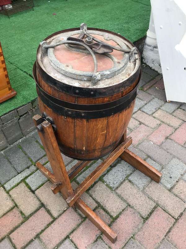 Vintage Butterchurn Churn Bail ( 80 c 57 x 48 cm )