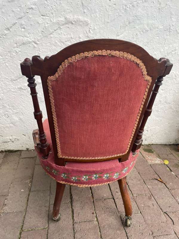 Beautiful pair of Victorian Rosewood His and Hers Chairs.