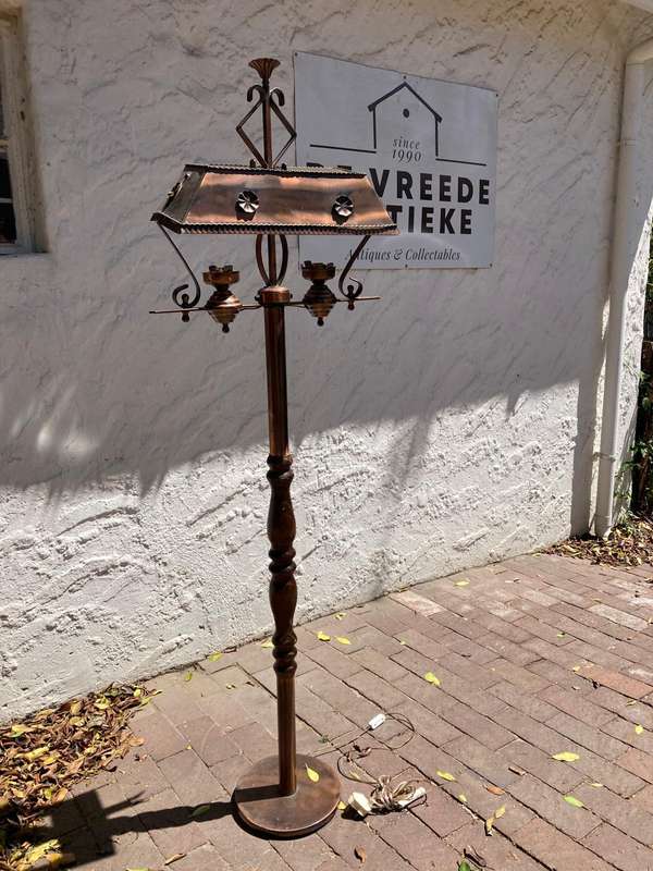 Beautiful Copper Standing Lamp (173 x 47 x 24 cm )