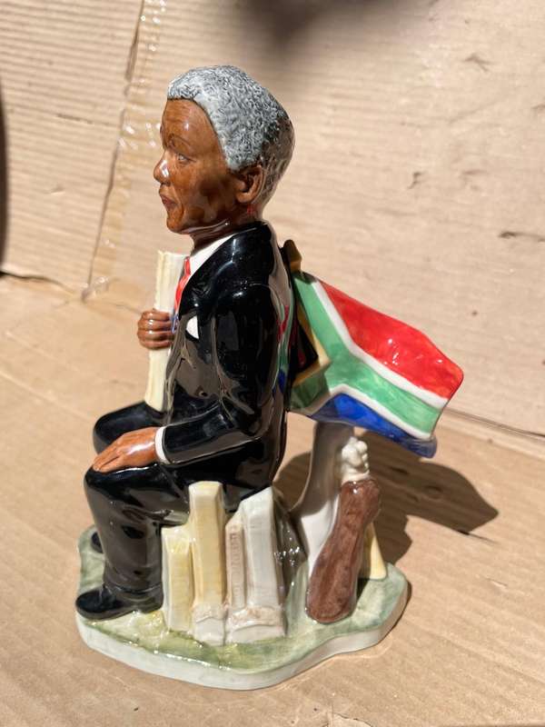 Kevin Francis Toby Jug Limited Editiom of Nelson Mandela by Andy Moss , 114/250 . ( 23 cm high )