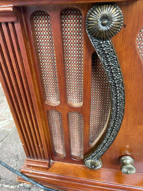 Vintage Radio Reproduction ( 53 x 35 x 25cm)