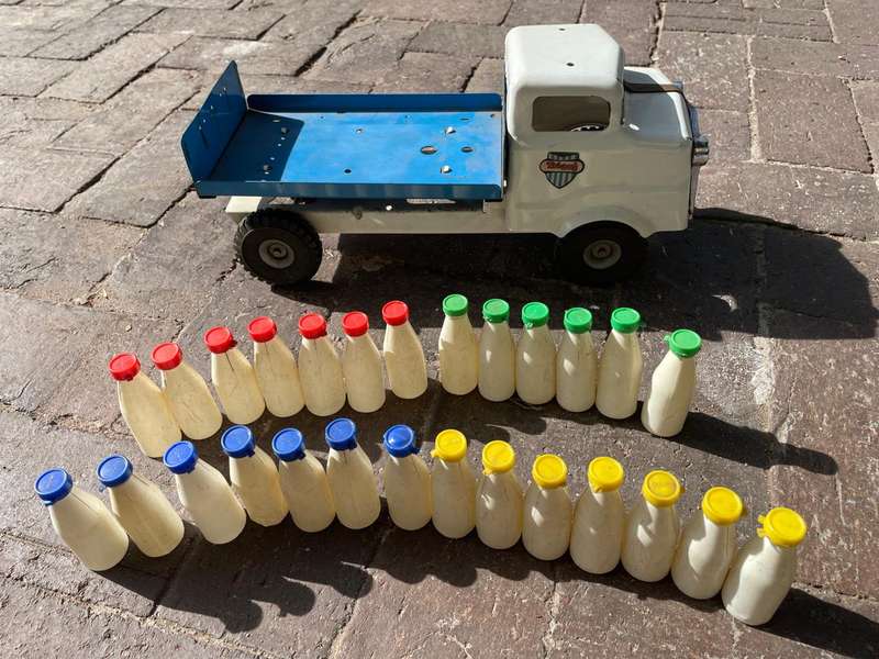 Triang Tinplate Milktruck ( 35 x 14 x 16 cm )