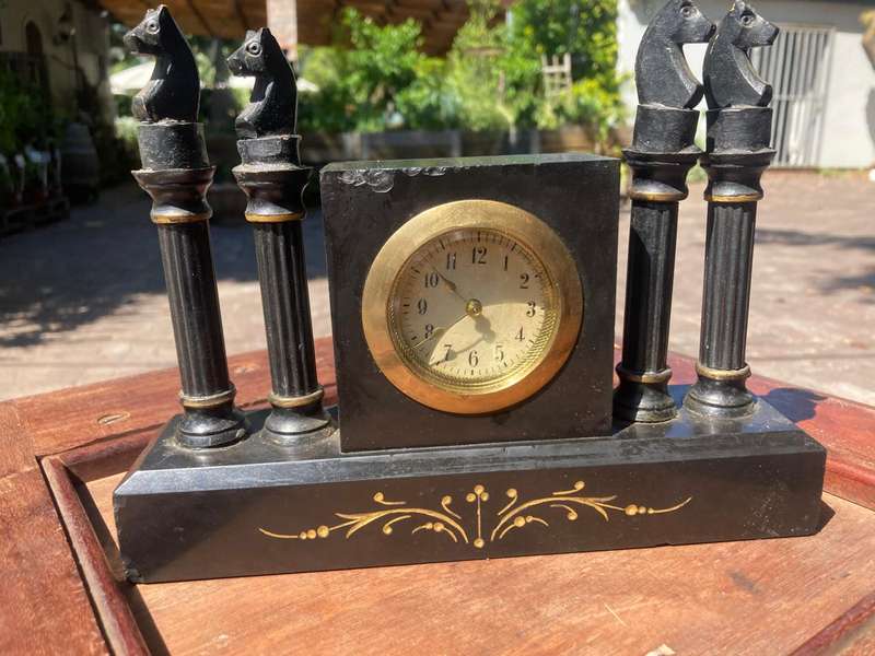 Vintage Mantelclock ( 21 x 17 x 4cm ) in working condition