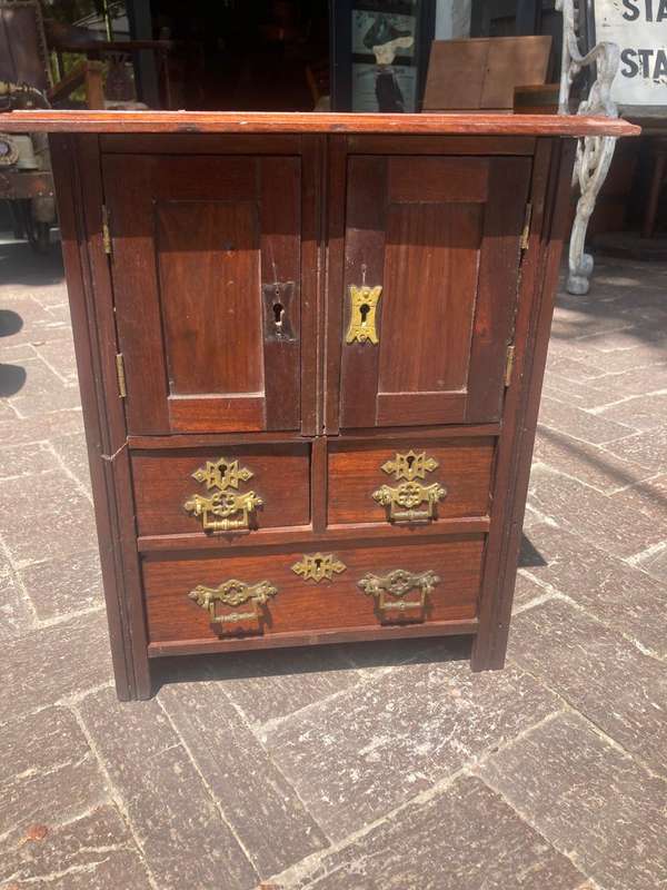 Rare Mahogany Sales Sample Cabinet (40 x 34 x 18 cm )