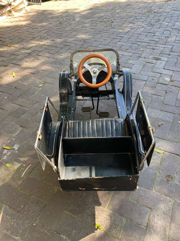 Vintage Police Chief Roadster Pedal Car ( 109 x 54 x 60 cm)