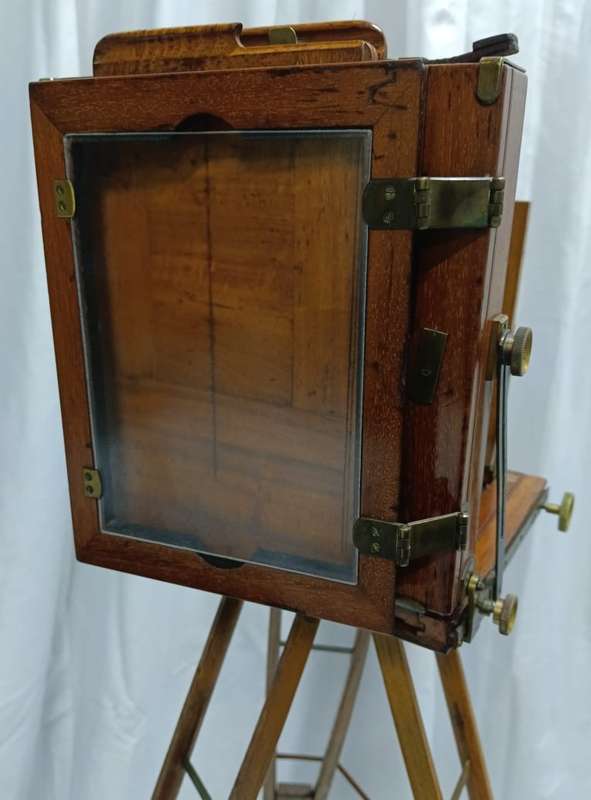 Antique Wood and Brass Victo Tripod Camera 1898.