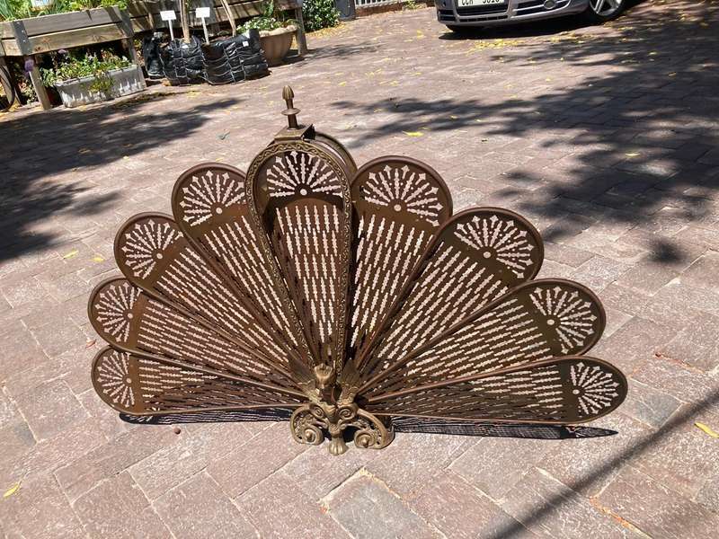 Rate Brass Peacock Firescreen ( 65 cm high , 95 cm wide open )