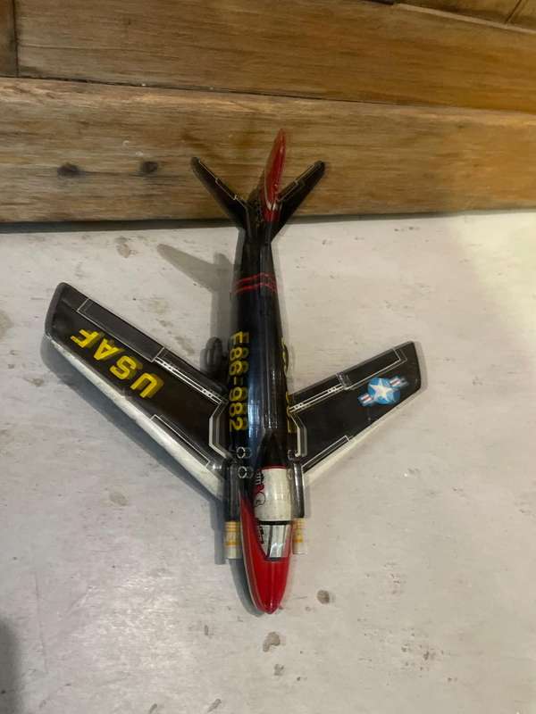 Tinplate USAF Jet ( 23 x 23 x 12 cm )