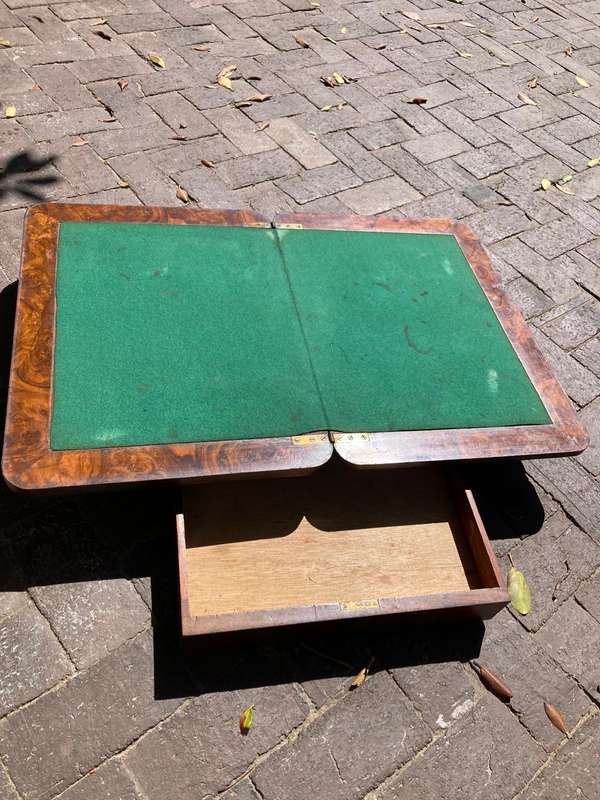 Beautiful Victorian Burr Walnut Tabletop Card Table circa 1880 ( 81/41x 56 x 14 cm)