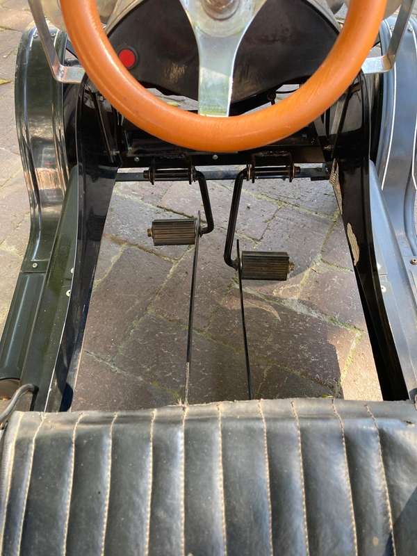 Vintage Police Chief Roadster Pedal Car ( 109 x 54 x 60 cm)