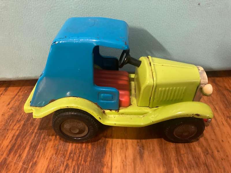 Japanese Tinplate Friction Car ( 16 x 9 x 6 cm )
