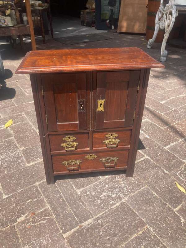 Rare Mahogany Sales Sample Cabinet (40 x 34 x 18 cm )