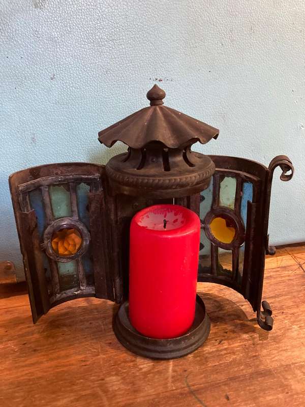 Beautiful Metal Candle Lantern ( 17 x 11 x 8 cm)