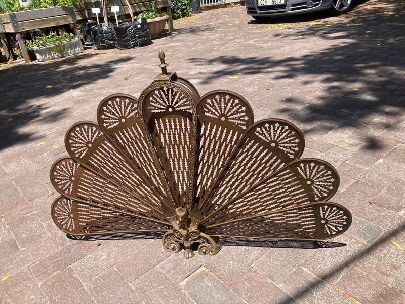 Rate Brass Peacock Firescreen ( 65 cm high , 95 cm wide open )
