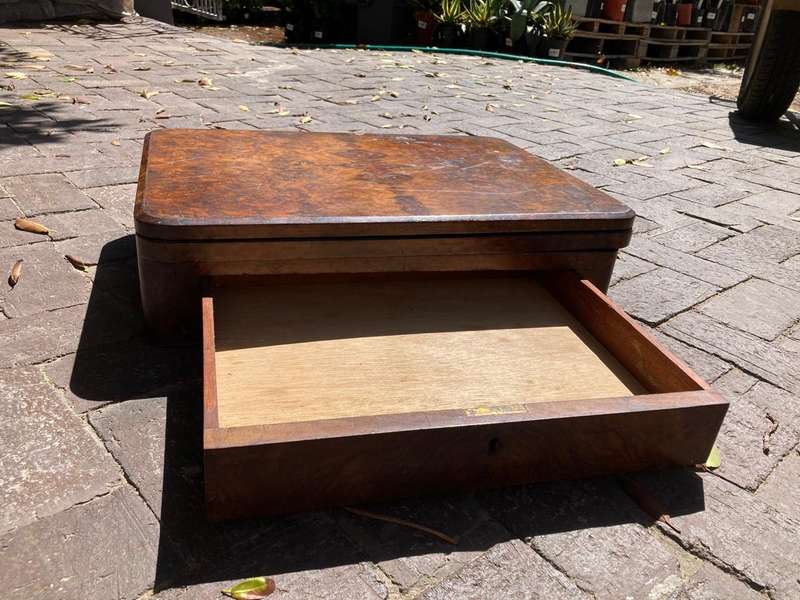 Beautiful Victorian Burr Walnut Tabletop Card Table circa 1880 ( 81/41x 56 x 14 cm)