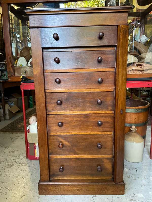 Rare Mahogany Wellington Chest circa 1890 (122 x 62 x 38 cm)