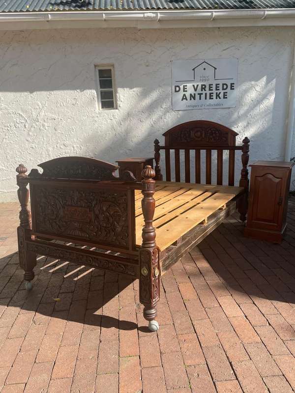 Beautiful Mahogany Bed circa 1900 ( 204 x 119 x 115 cm )