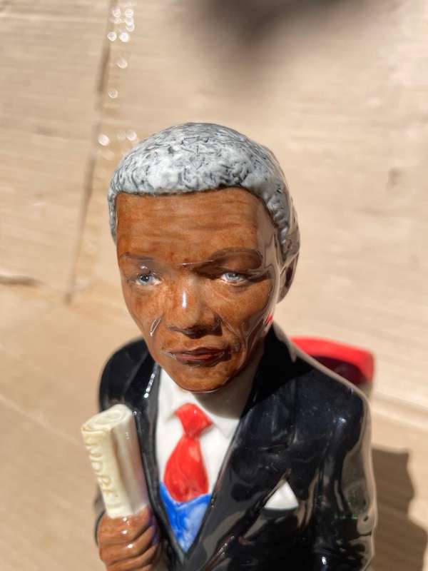 Kevin Francis Toby Jug Limited Editiom of Nelson Mandela by Andy Moss , 114/250 . ( 23 cm high )