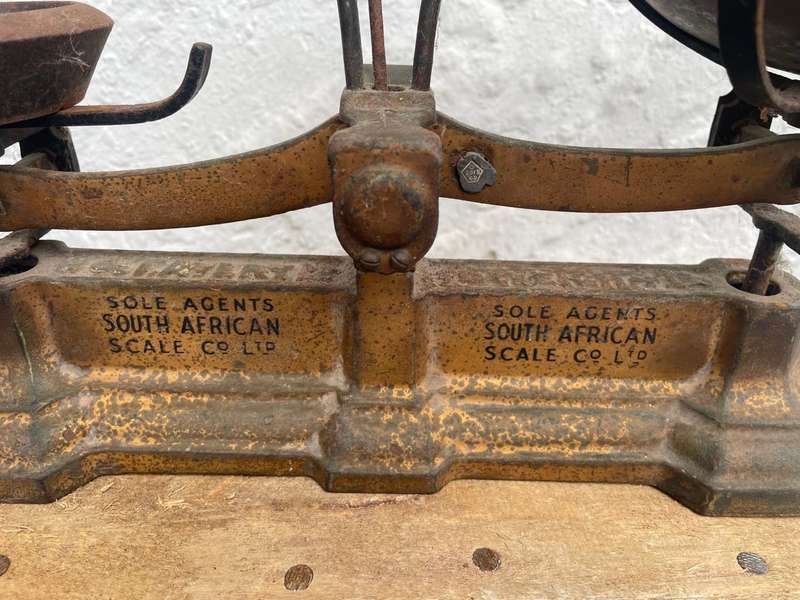 Vintage South African Scale ( 50 x 20 x 20 )