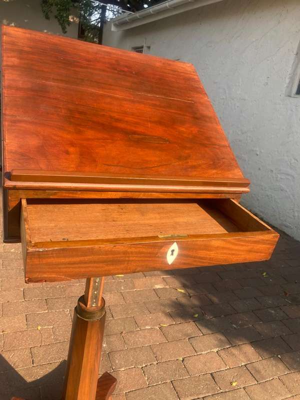 Beautiful Victorian Mahogany Lecturn/ Bookstand circa 1890 ( 130 x 46 x 40 cm )