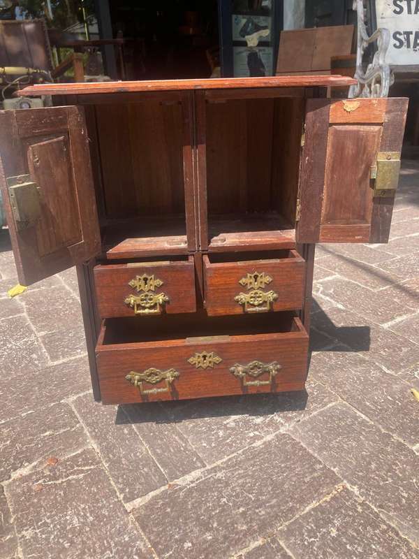 Rare Mahogany Sales Sample Cabinet (40 x 34 x 18 cm )