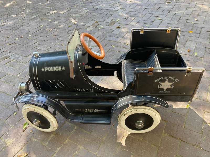 Vintage Police Chief Roadster Pedal Car ( 109 x 54 x 60 cm)