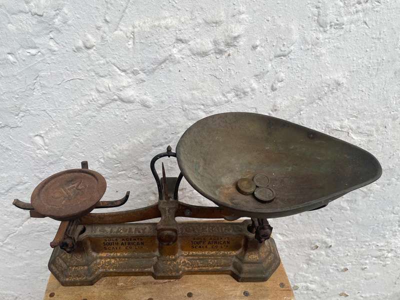 Vintage South African Scale ( 50 x 20 x 20 )