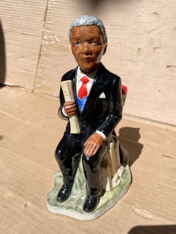 Kevin Francis Toby Jug Limited Editiom of Nelson Mandela by Andy Moss , 114/250 . ( 23 cm high )