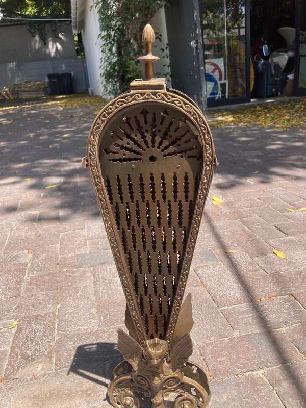 Rate Brass Peacock Firescreen ( 65 cm high , 95 cm wide open )