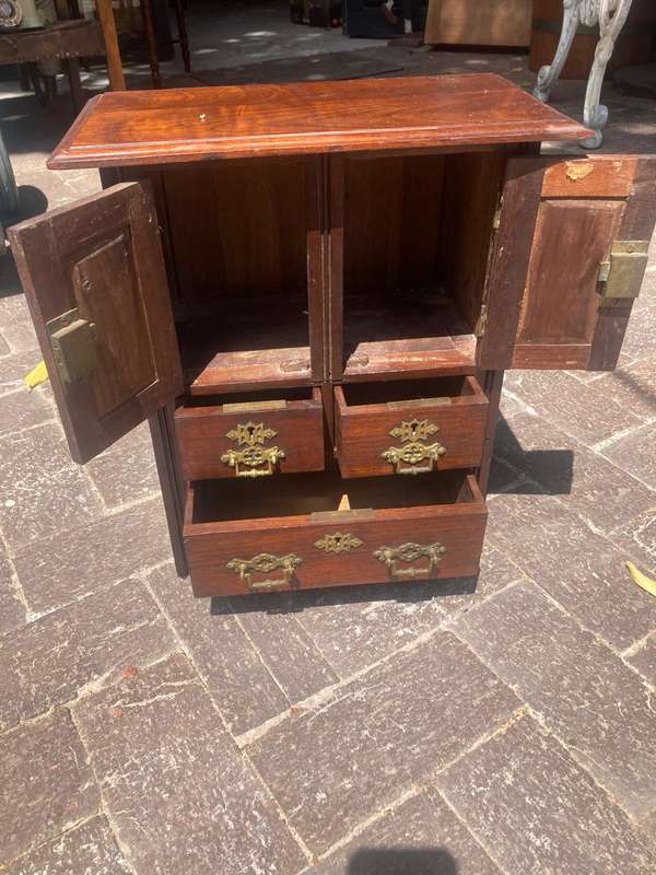 Rare Mahogany Sales Sample Cabinet (40 x 34 x 18 cm )