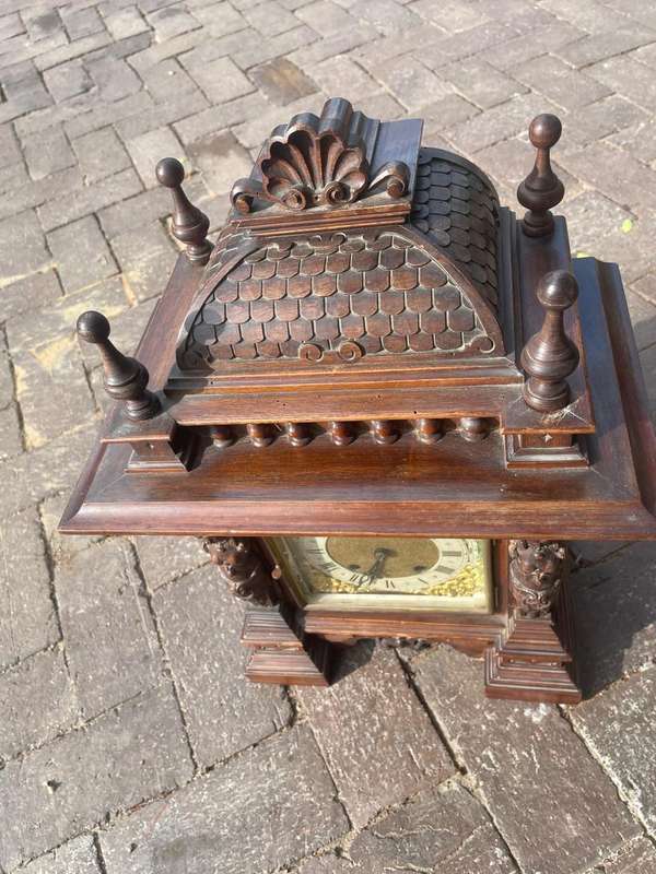 Beautiful Mahogany Cased Mantelclock ( 50 x 35 x 20 cm )
