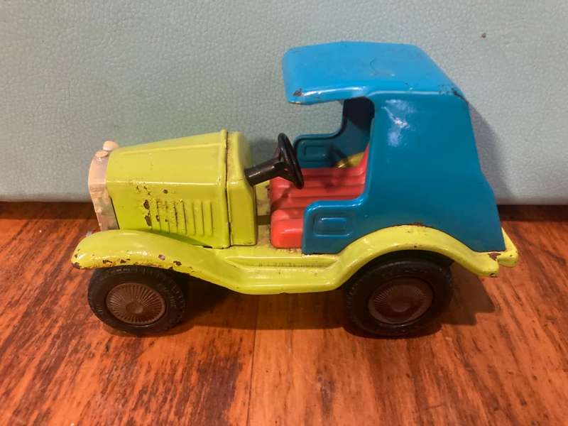 Japanese Tinplate Friction Car ( 16 x 9 x 6 cm )