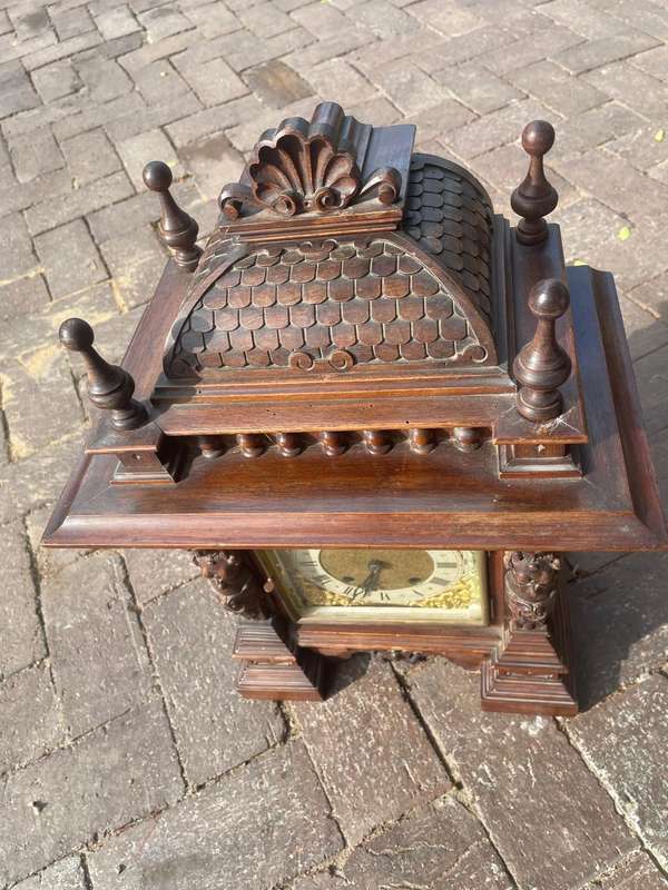 Beautiful Mahogany Cased Mantelclock ( 50 x 35 x 20 cm )