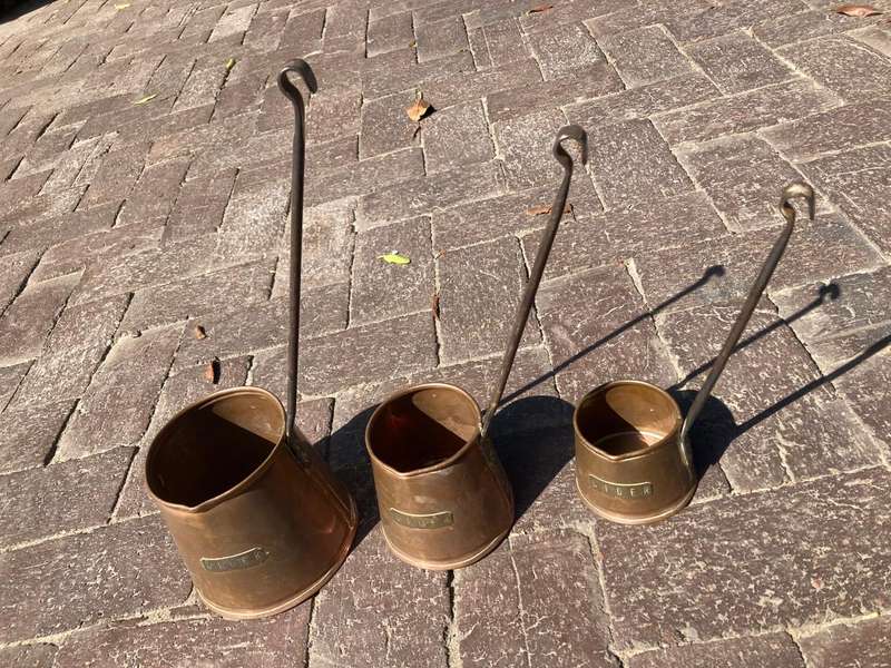 Set of 3 Brass Measuring Cups ( 12 , 10 , 7 cm )