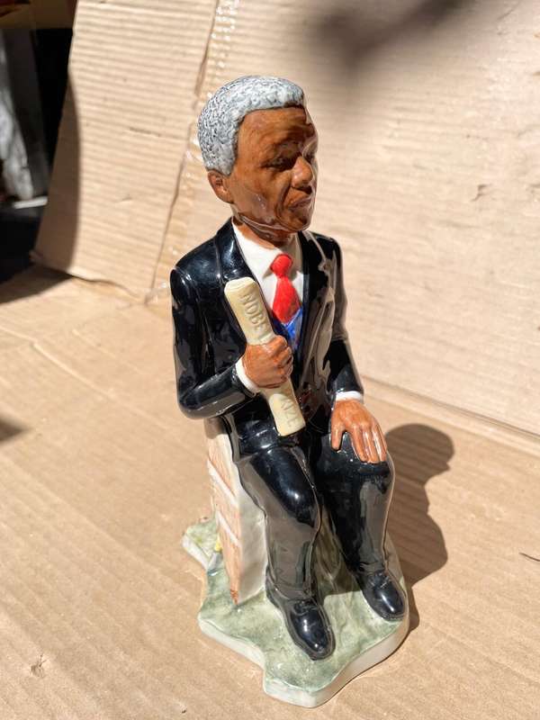 Kevin Francis Toby Jug Limited Editiom of Nelson Mandela by Andy Moss , 114/250 . ( 23 cm high )