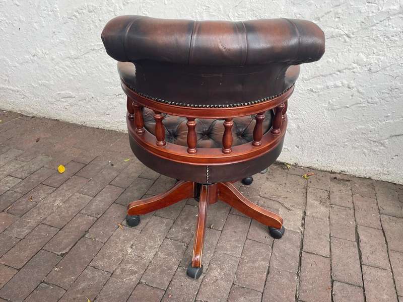 Genuine Leather Chesterfield Swivel Office Chair