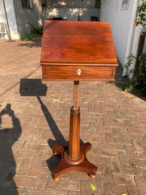 Beautiful Victorian Mahogany Lecturn/ Bookstand circa 1890 ( 130 x 46 x 40 cm )
