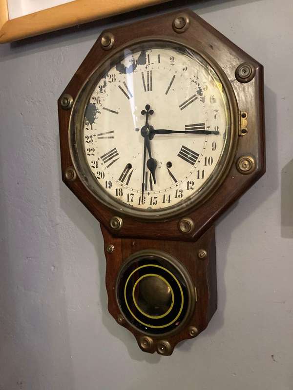 Mahogany Cased Calendar Clock ( 64 x 42 x 12 cm )