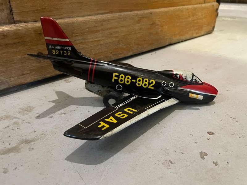 Tinplate USAF Jet ( 23 x 23 x 12 cm )