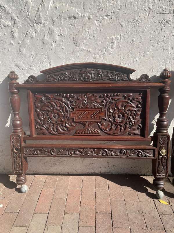 Beautiful Mahogany Bed circa 1900 ( 204 x 119 x 115 cm )