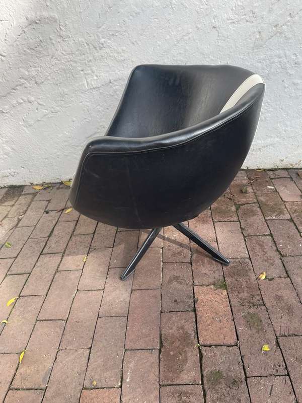 Midcentury Tub Swivel Chair