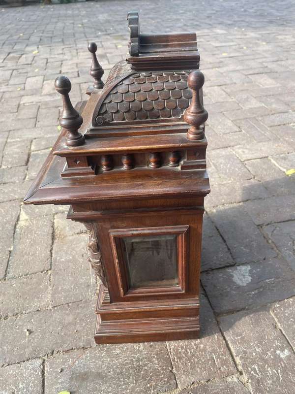 Beautiful Mahogany Cased Mantelclock ( 50 x 35 x 20 cm )