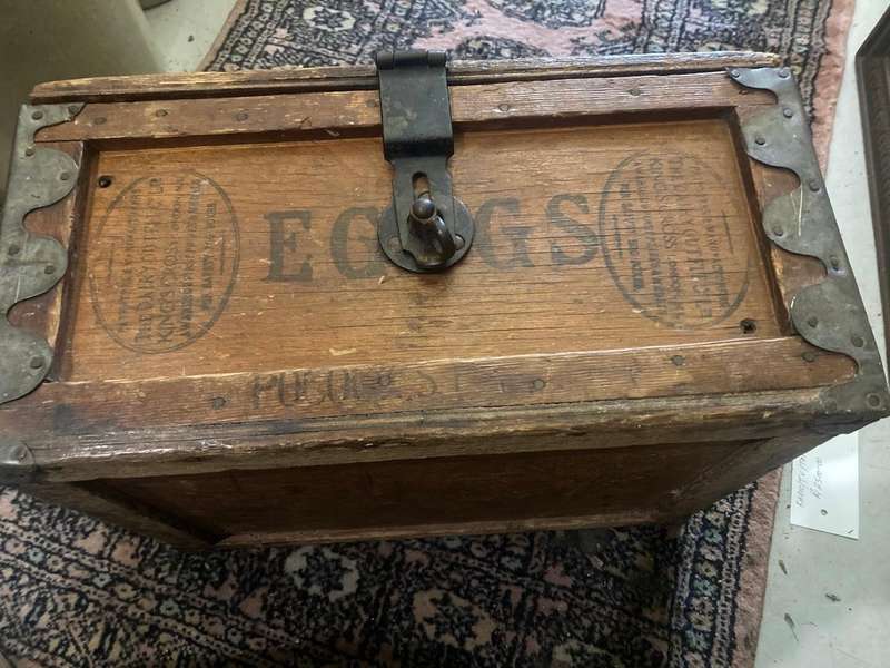 Rare Wooden Eggbox from the 1930's ( 37 x 30 x 20 cm )