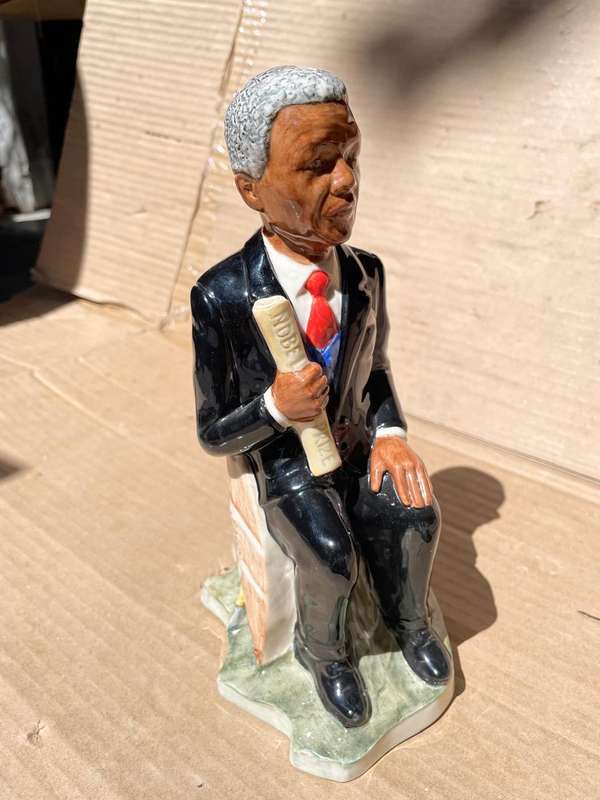 Kevin Francis Toby Jug Limited Editiom of Nelson Mandela by Andy Moss , 114/250 . ( 23 cm high )