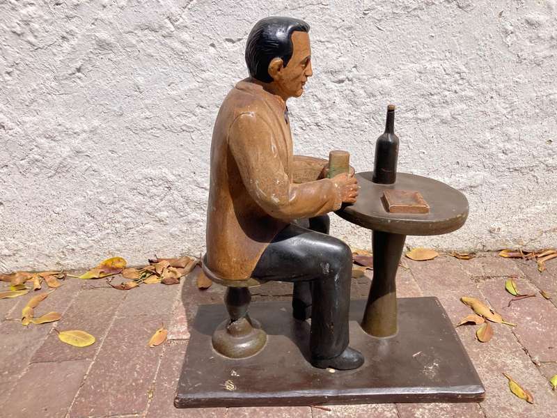 Advertising Figurine : Remi Martin ( 42 x 23 x 50cm )