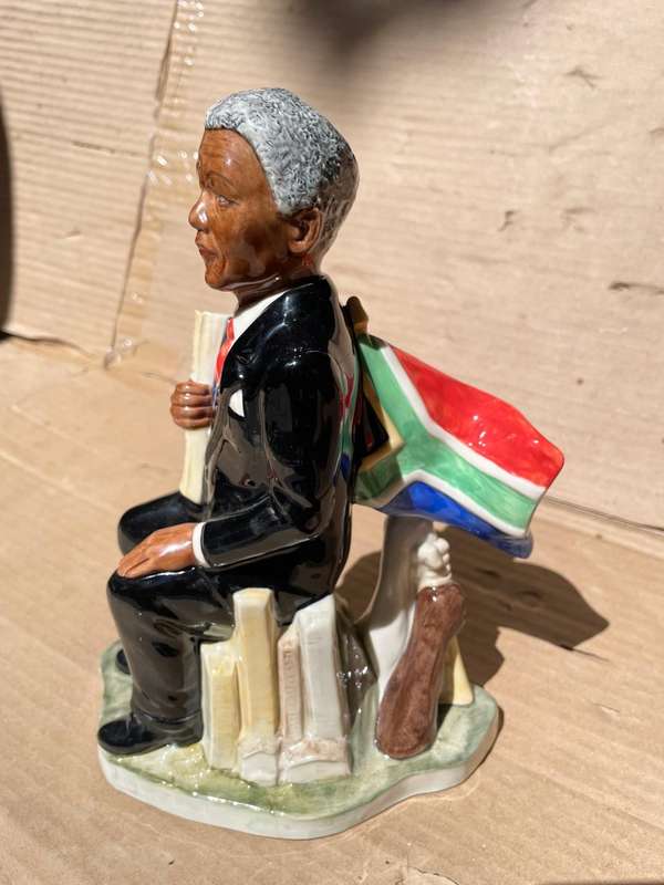 Kevin Francis Toby Jug Limited Editiom of Nelson Mandela by Andy Moss , 114/250 . ( 23 cm high )
